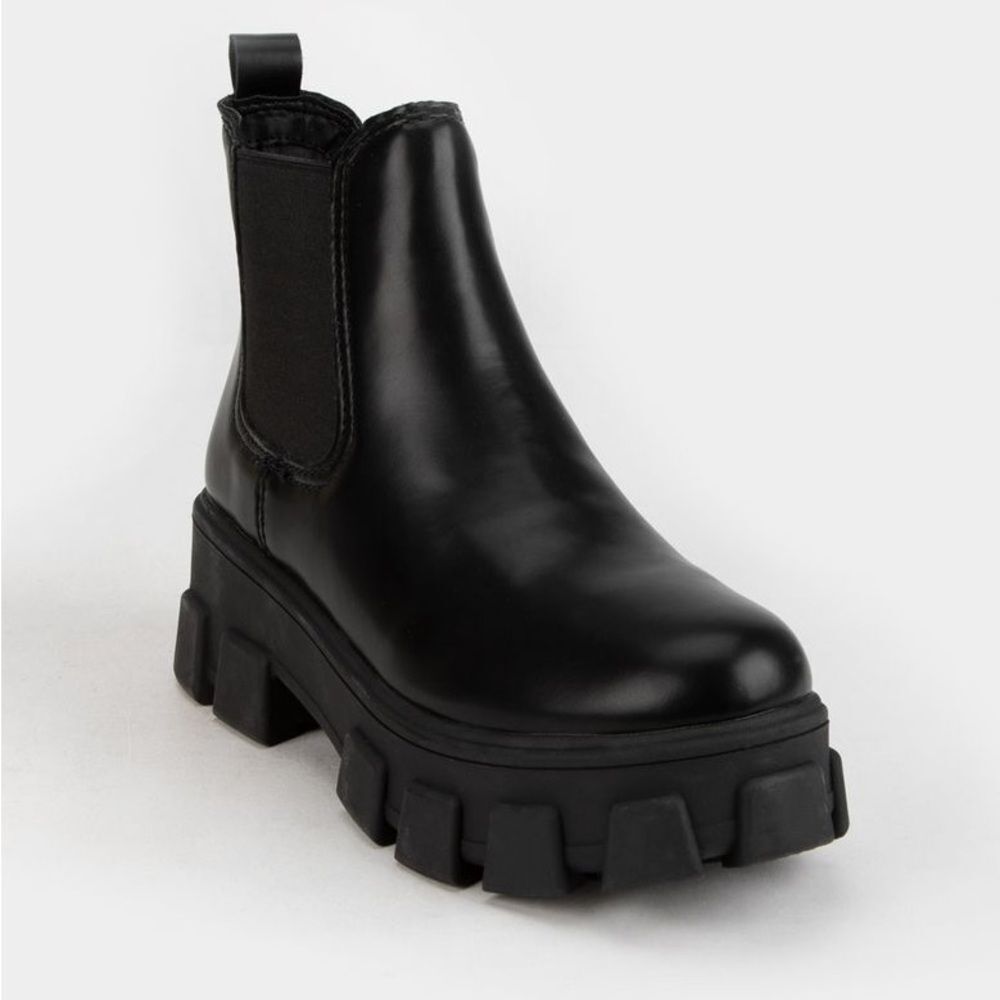 Sam Edelman Circus Darielle Lug Black boots.